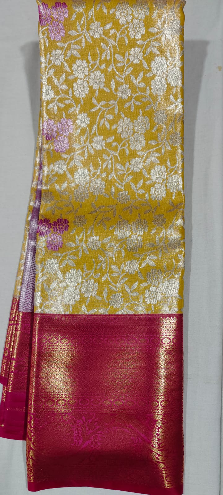 EE2002 Gold kanchi pattu sarees online at Hyderabad Bangalore in contrast pink border